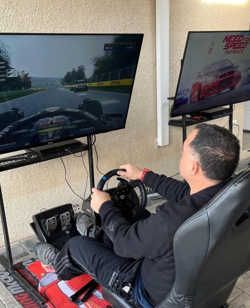 Promoción 1  (1 Cockpit PS4 + 1 Arcade 4.300 video juegos)
